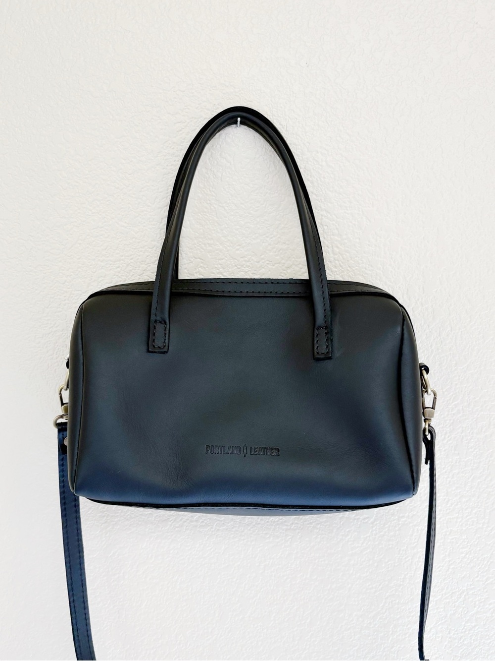 Portland Leather Large Sloan Doctor Bag Black Leather Crossbody - Picture 4 of 16